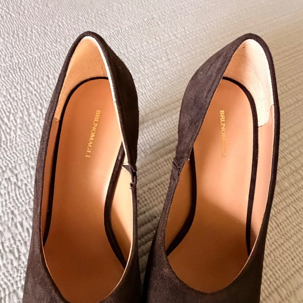 New Bruno Magli Athena Dark Brown Suede Pointed Toe Pumps Heels Italy Made Sz 8 - Picture 3 of 10